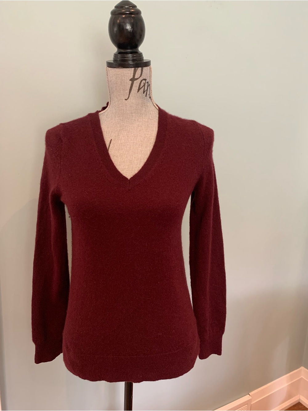 Saks Fifth Avenue Black Label V-Neck Cashmere Sweater in Wine